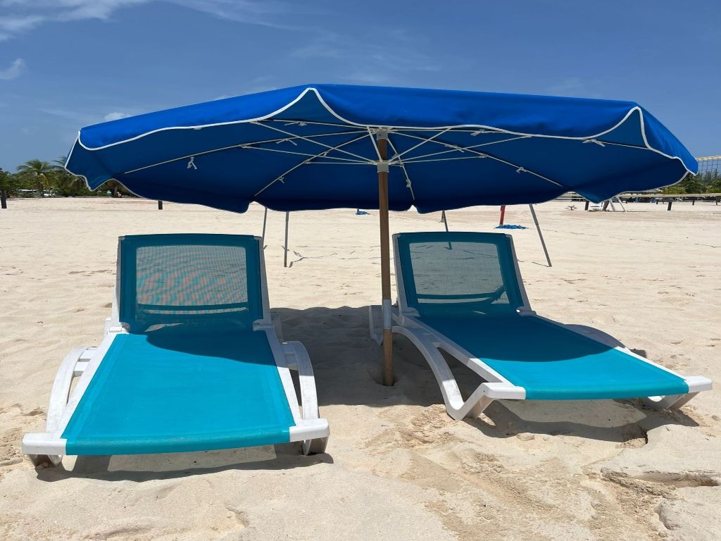 Public Beach - 2 Beach Lounge Chair and an umbrella rentals