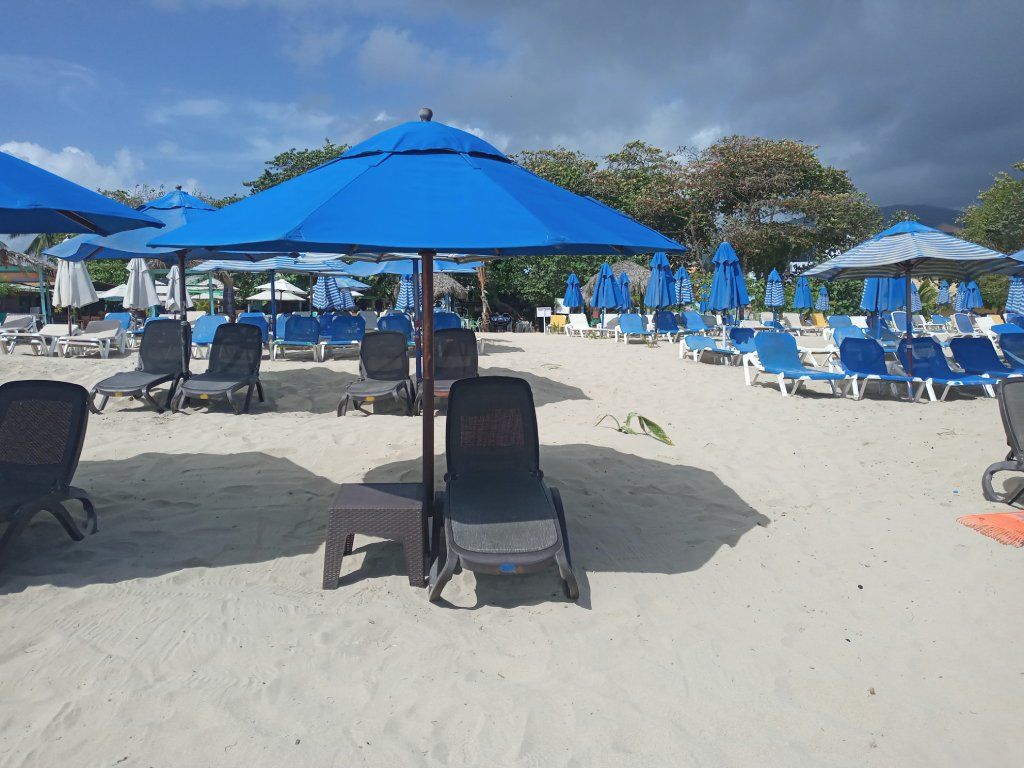 Playa Dorada - 1 Beach Lounge Chair rentals