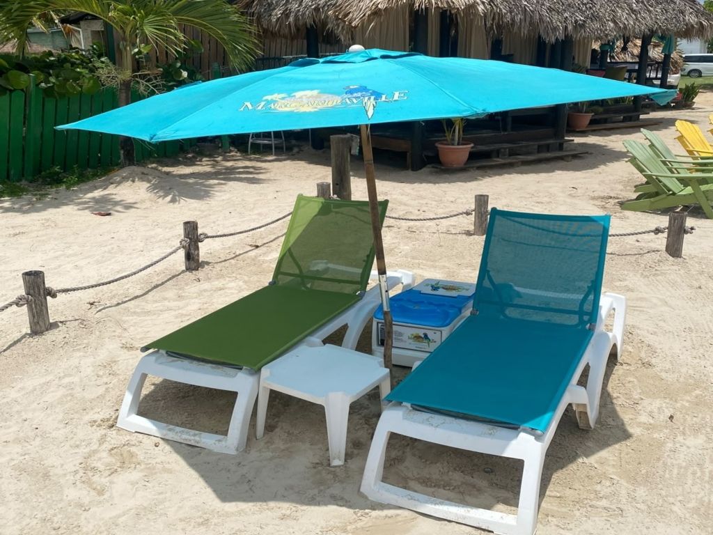 7 Mile Beach - Beach Chair (2) and Umbrella rentals