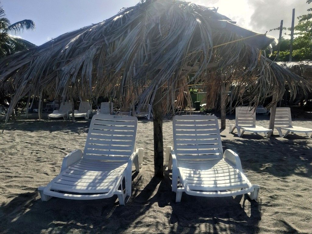 Mero Beach - 2 Beach Chairs & 1 Umbrella Combo rentals