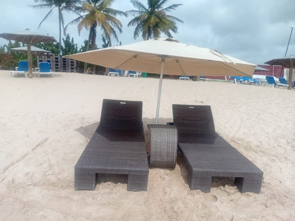 Reduit beach - Beach Chair (2) and Umbrella rentals