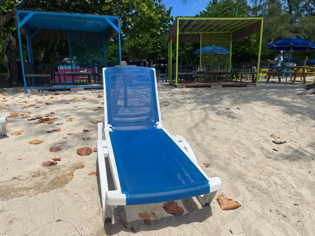 Coral Beach - Beach Lounge Chair rentals