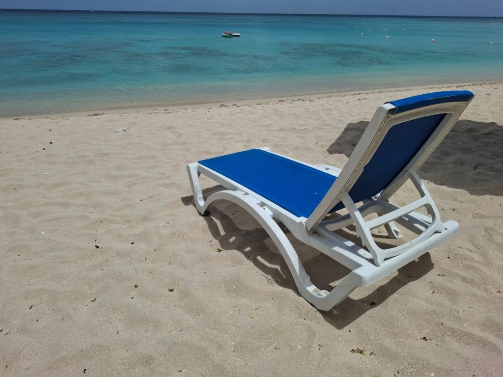 Paynes Bay Beach - Beach Lounge Chair rentals