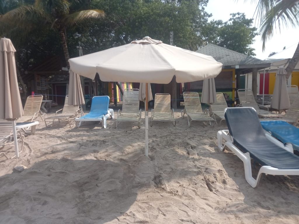 Cockelshell Bay Beach - Umbrella rentals