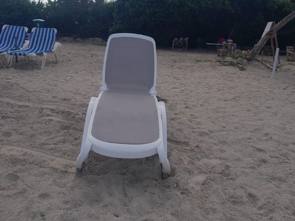 Marina Bay Beach - Beach Chair rentals