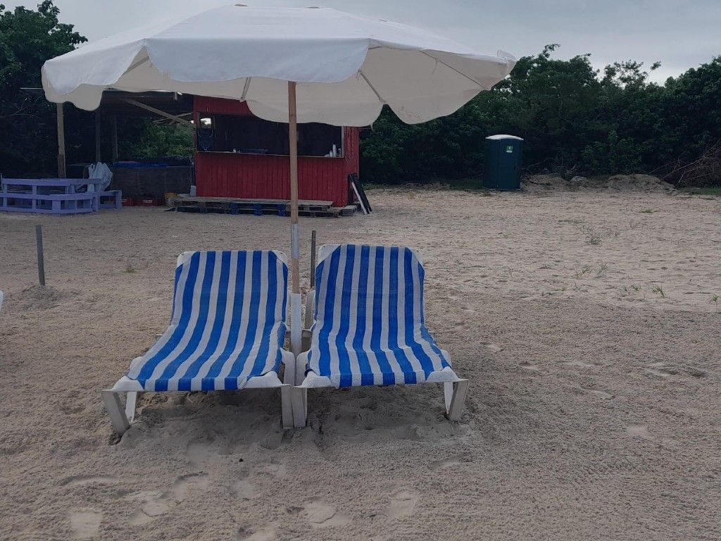 Marina Bay Beach - Beach Chair (2) and Umbrella rentals