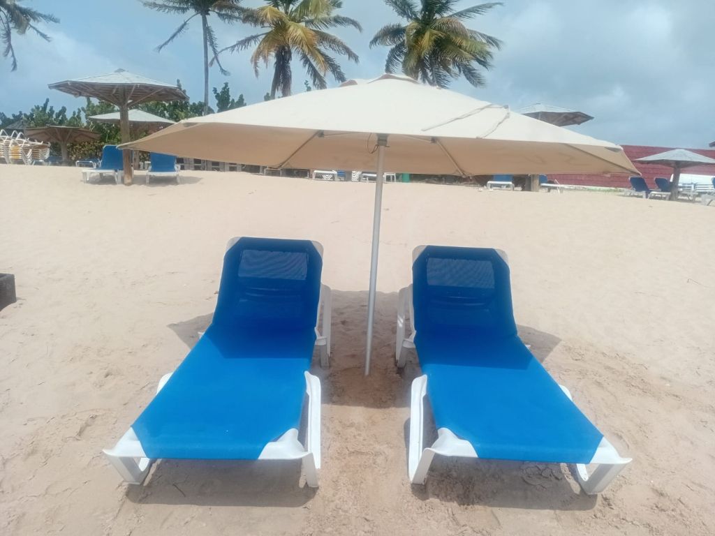 Reduit beach - Beach Chair (2) and Umbrella rentals