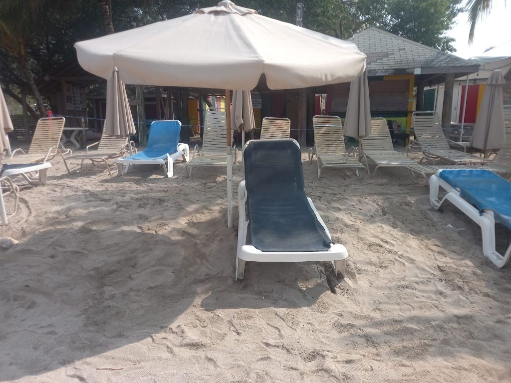 Cockelshell Bay Beach - 1 Beach Lounge Chair and umbrella rentals