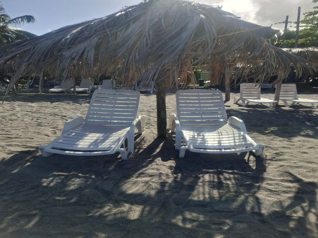 Mero Beach - 2 Beach Chairs & 1 Umbrella Combo rentals