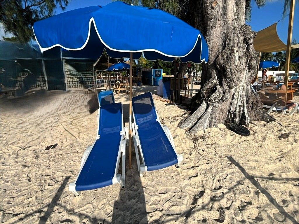 Coral Beach - Beach Chair (2) and Umbrella rentals