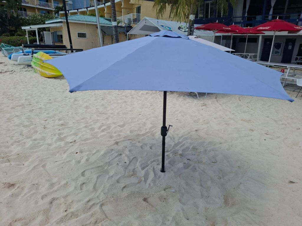 Pebbles Beach - Umbrella rentals
