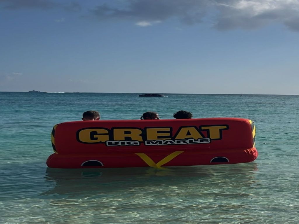 Public Beach - Float rentals