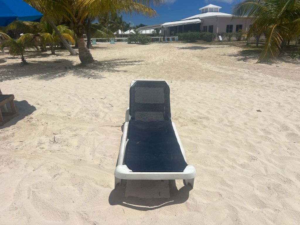 Rendevouz Beach - 1 Beach Lounge Chair rentals