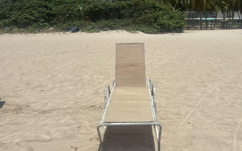 Isla Verde - Beach Lounge Chair rentals