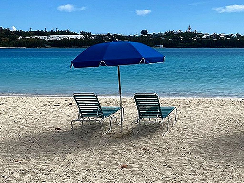 West Bay Beach Roatan - 2 Beach Chairs & 1 Umbrella Combo rentals