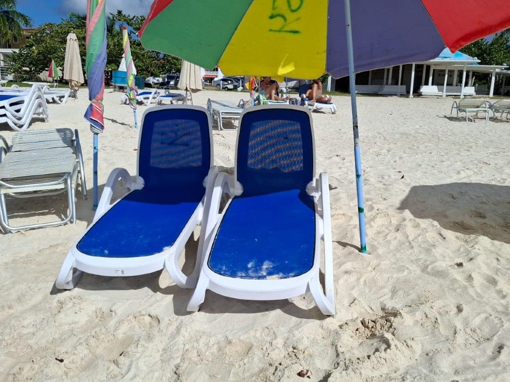 Jolly Beach - Beach Chair (2) and Umbrella rentals