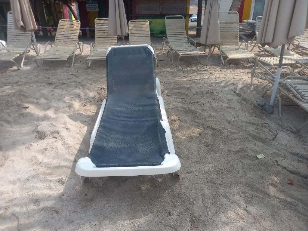 Cockelshell Bay Beach - Beach Lounge Chair rentals