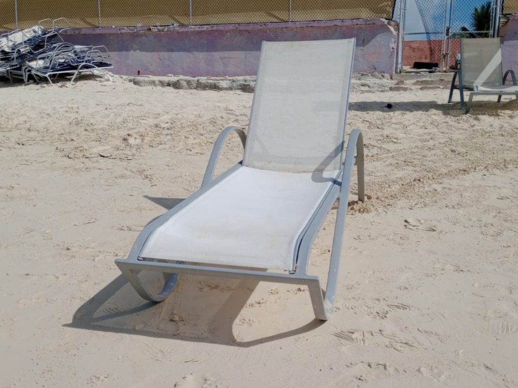 Cable Beach - 1 Beach Lounge Chair rentals